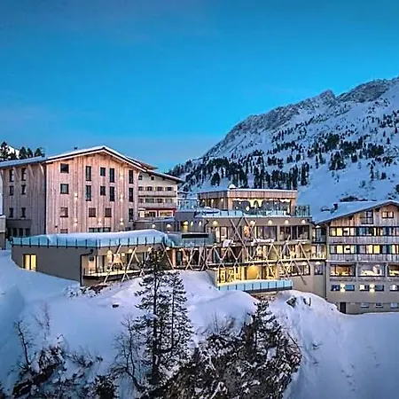 فندق Kohlmayr Superior 4*